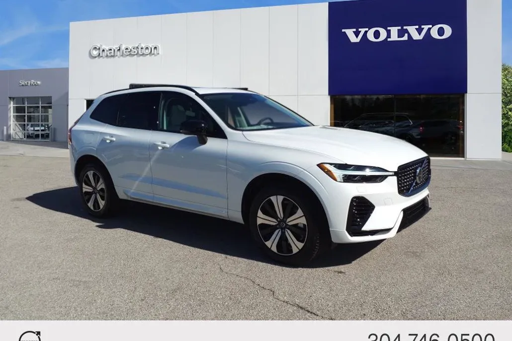 2025 Volvo XC60 Hybrid Core photo 1