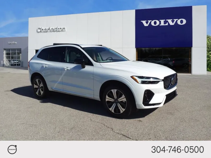 2025 Volvo XC60 Hybrid Core photo 1