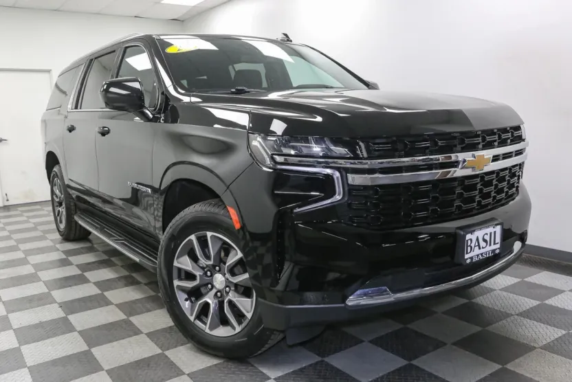 2022 Chevrolet Suburban LS photo 1
