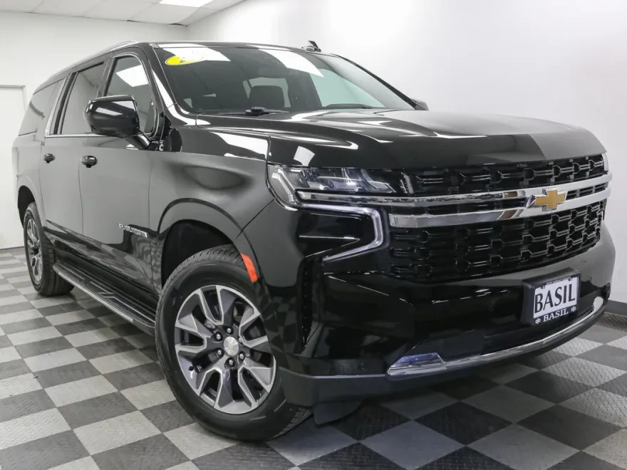2022 Chevrolet Suburban LS photo 1