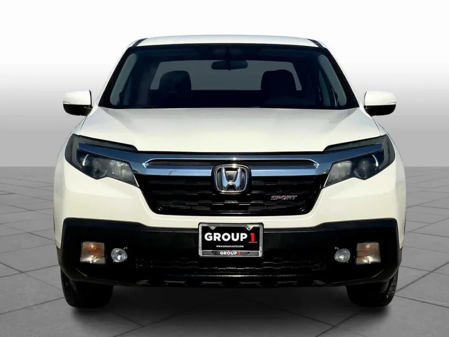 2019 Honda Ridgeline Sport photo 3