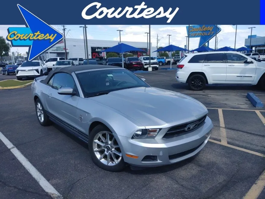 2011 Ford Mustang V6 Premium photo 1