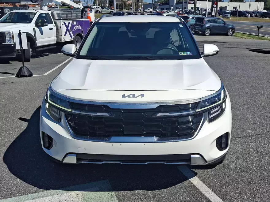 2024 Kia Seltos SX photo 1