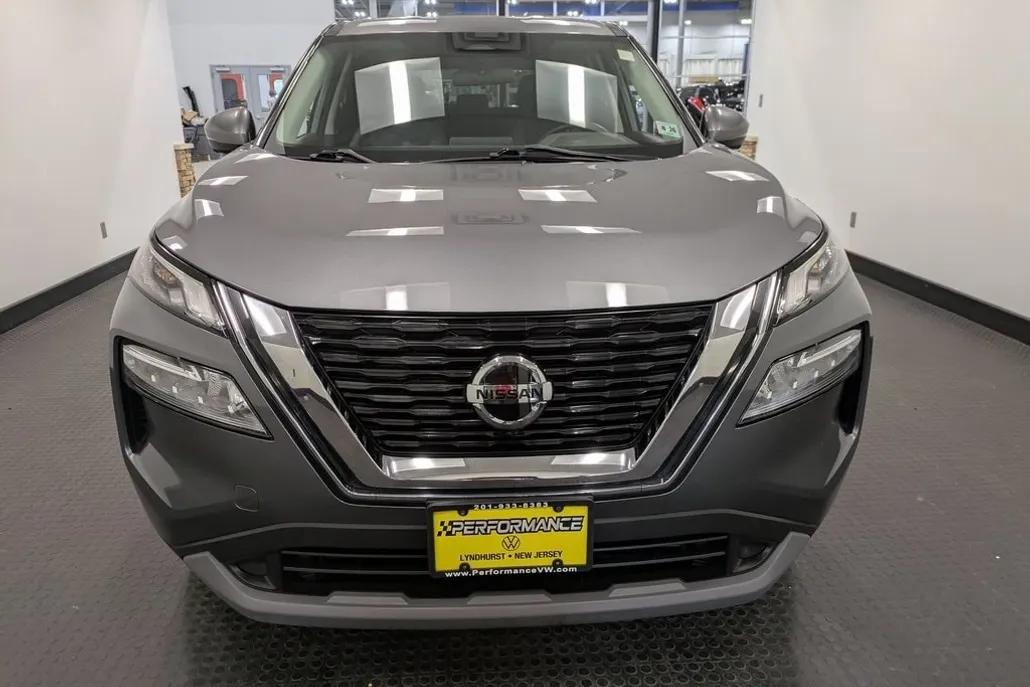 2021 Nissan Rogue SV photo 1