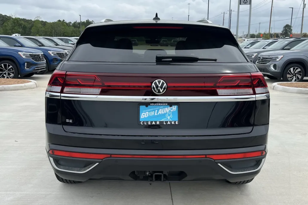2025 Volkswagen Atlas Cross Sport SE Technology photo 1