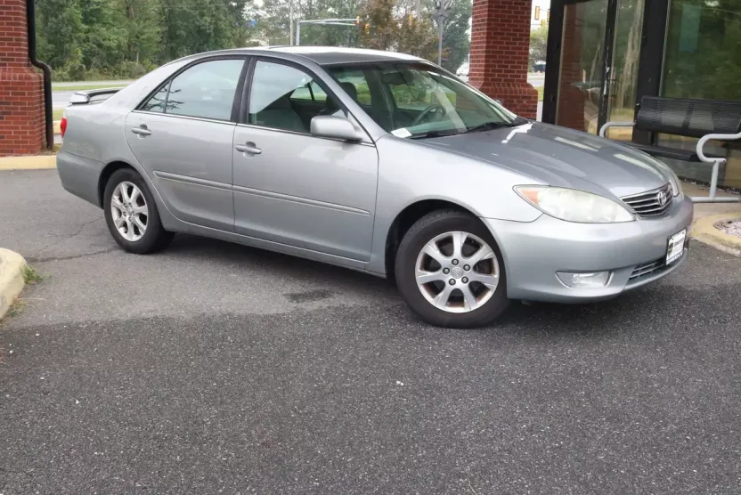 2005 Toyota Camry XLE photo 1