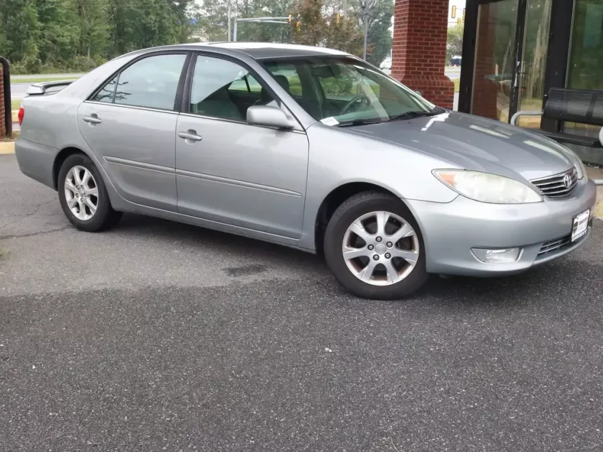 2005 Toyota Camry XLE photo 1