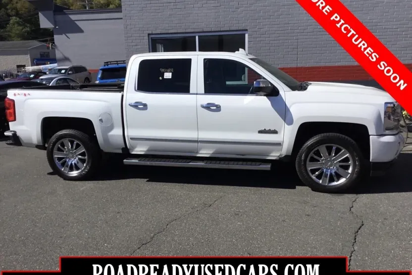 2017 Chevrolet Silverado 1500 High Country photo 1