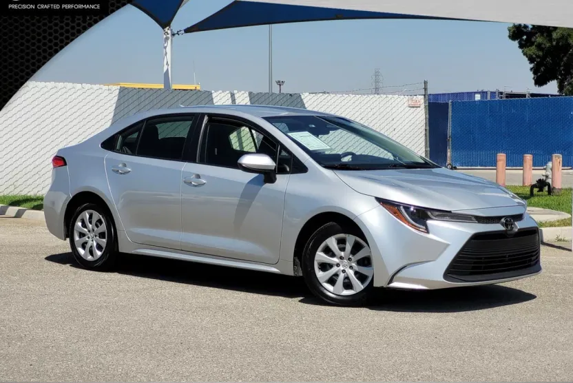 2023 Toyota Corolla LE photo 1