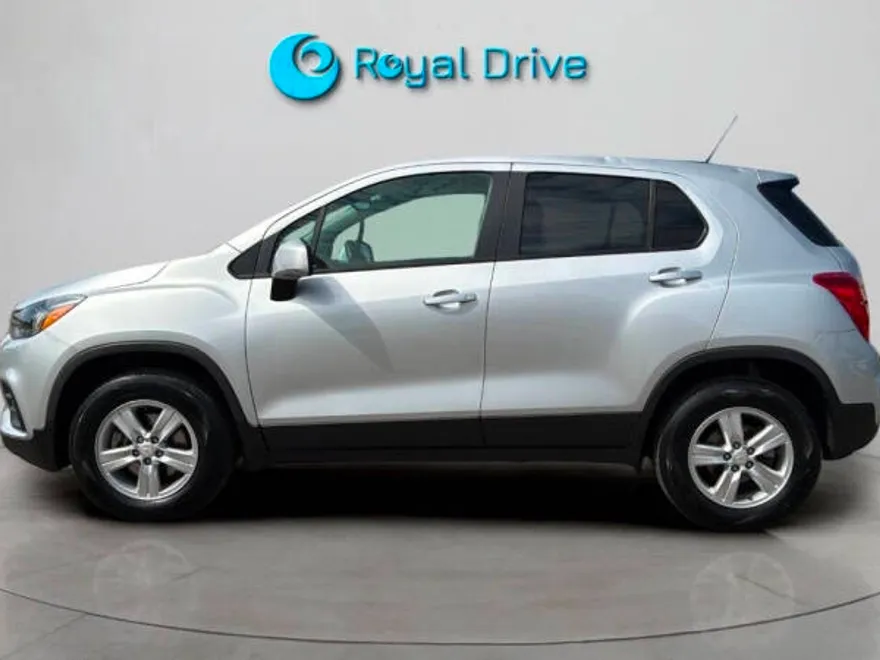 2022 Chevrolet Trax LS photo 1