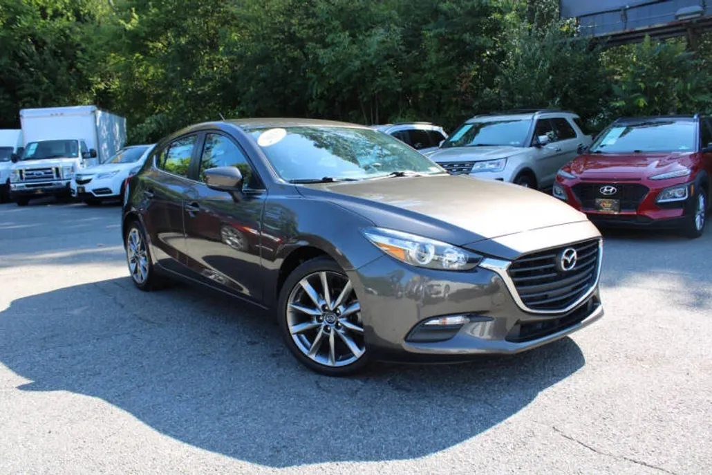 2018 Mazda Mazda3 Touring photo 1