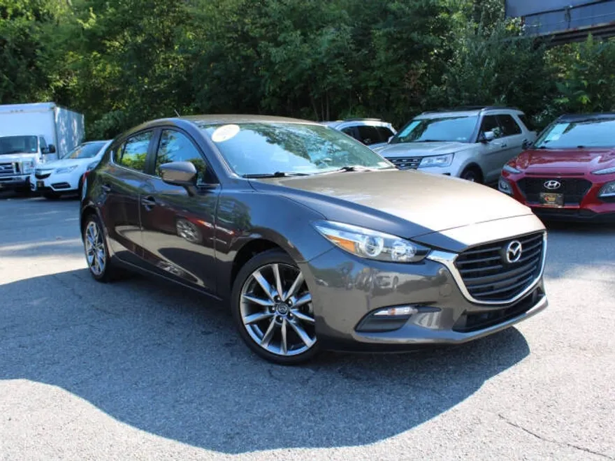 2018 Mazda Mazda3 Touring photo 1