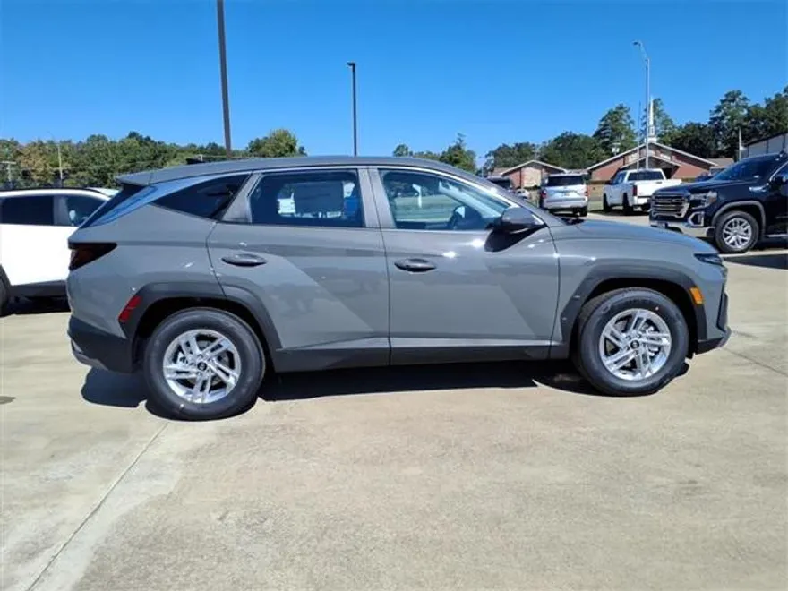 2026 Hyundai Tucson SE photo 1