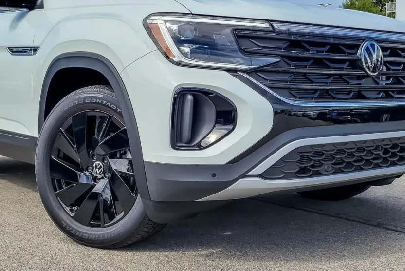 2025 Volkswagen Atlas Cross Sport SE Technology photo 1