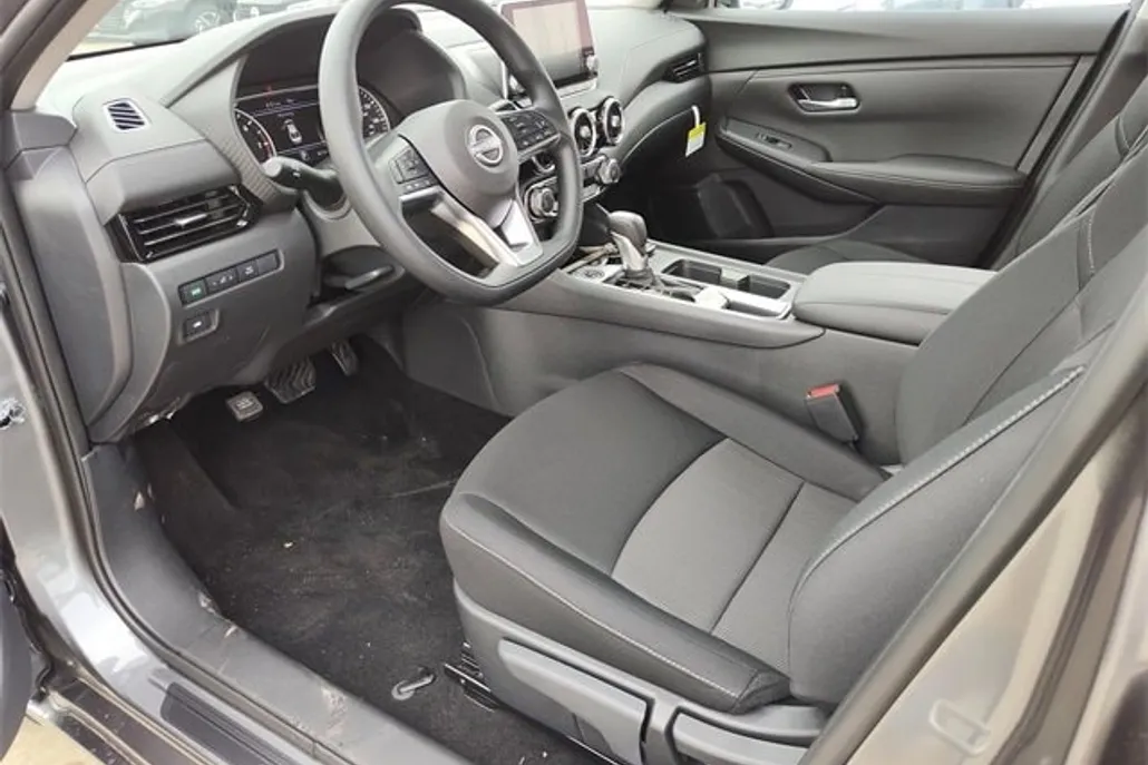 2025 Nissan Sentra SV photo 1