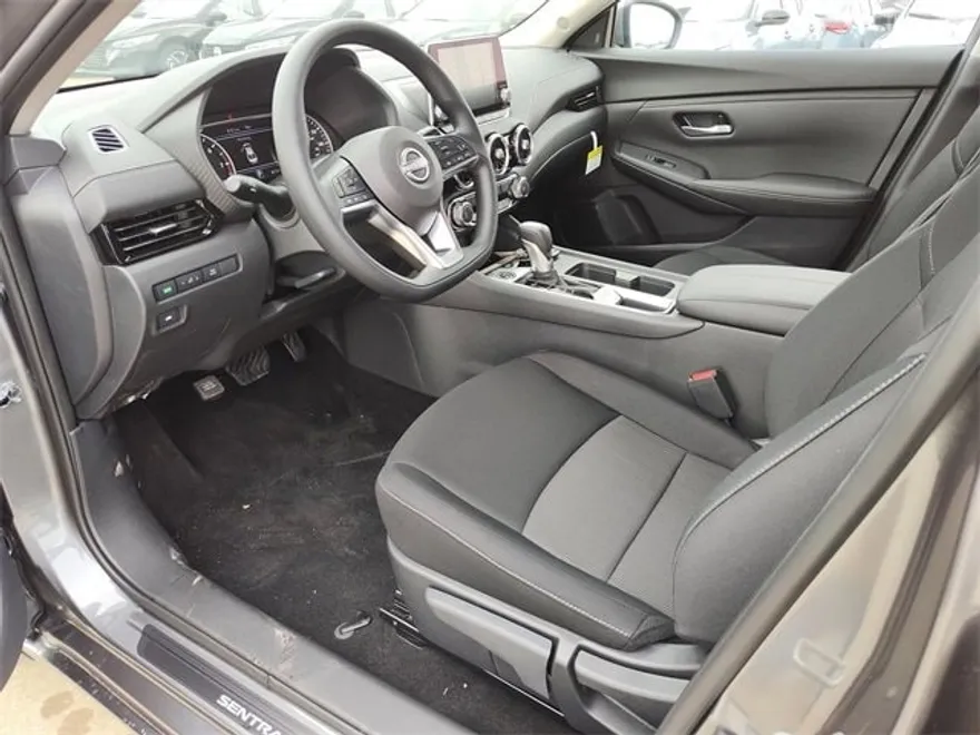 2025 Nissan Sentra SV photo 1
