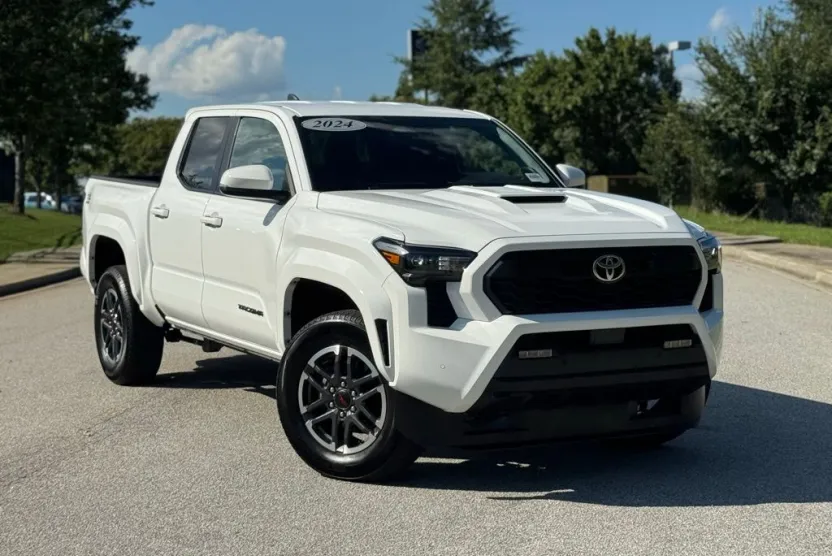2024 Toyota Tacoma TRD Sport 4x4 photo 1