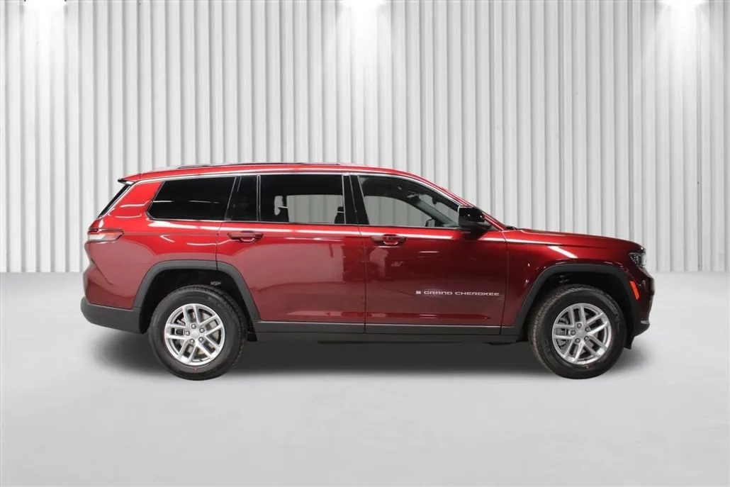 2025 Jeep Grand Cherokee Laredo photo 1