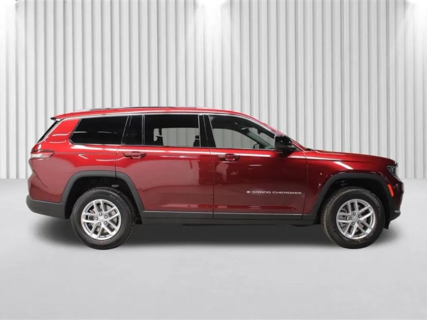 2025 Jeep Grand Cherokee Laredo photo 1