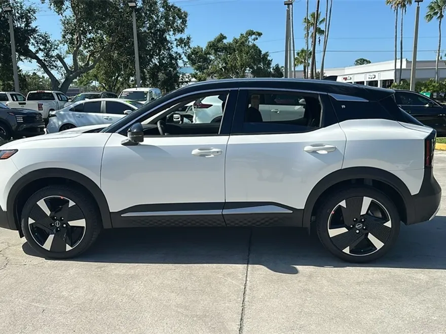 2025 Nissan Kicks SR photo 1