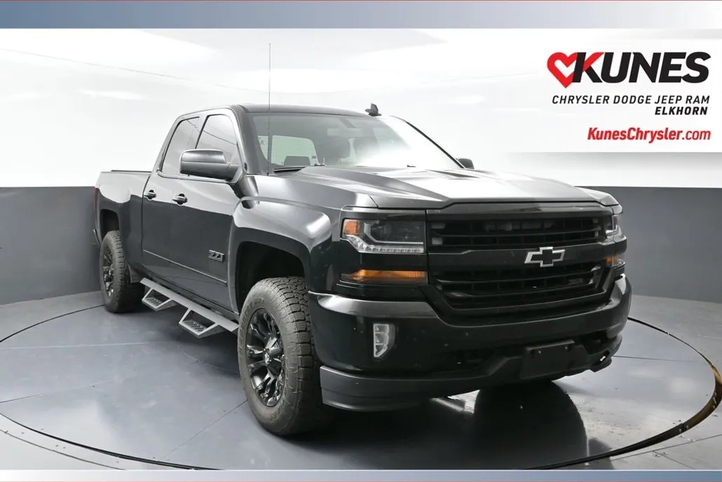 2017 Chevrolet Silverado 1500 LT2 photo 1
