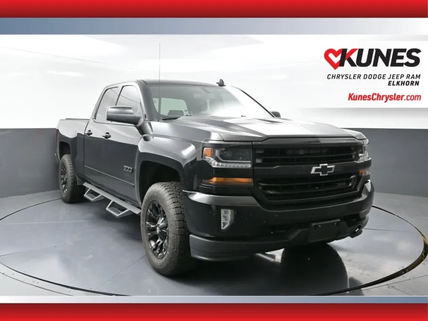2017 Chevrolet Silverado 1500 LT2 photo 1