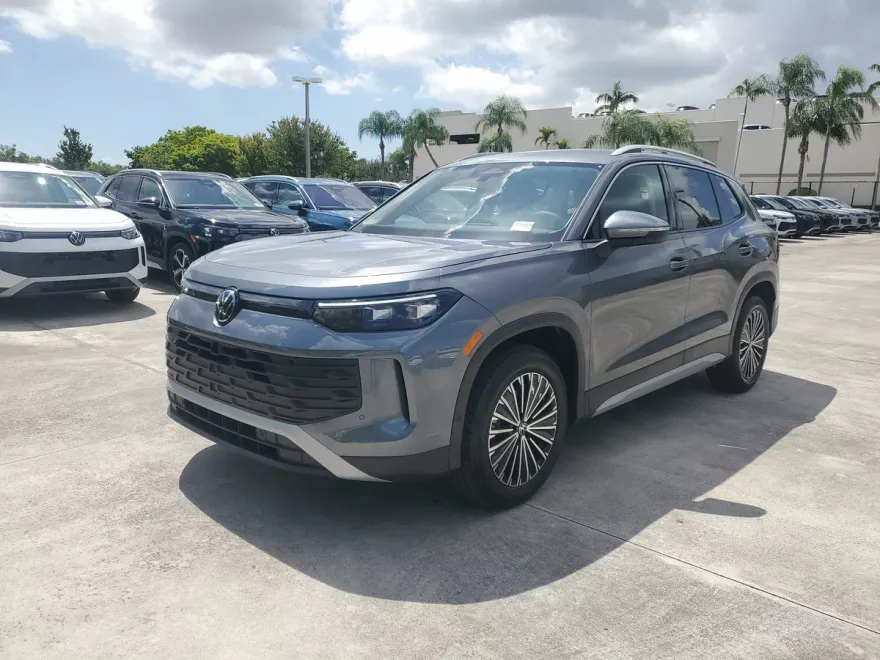 2025 Volkswagen Tiguan S photo 1