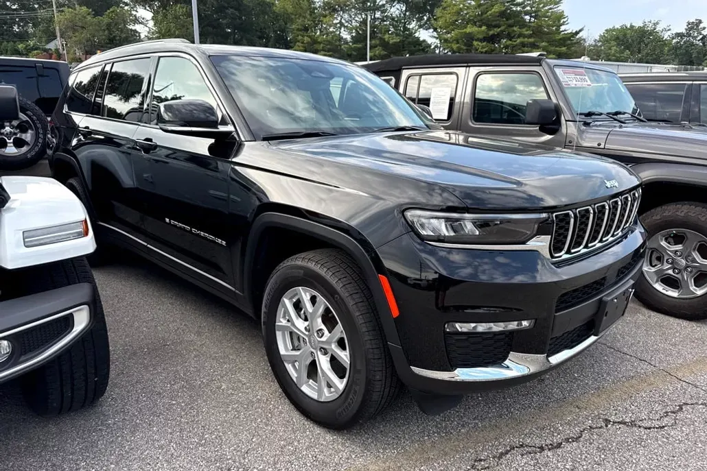 2023 Jeep Grand Cherokee Limited photo 1