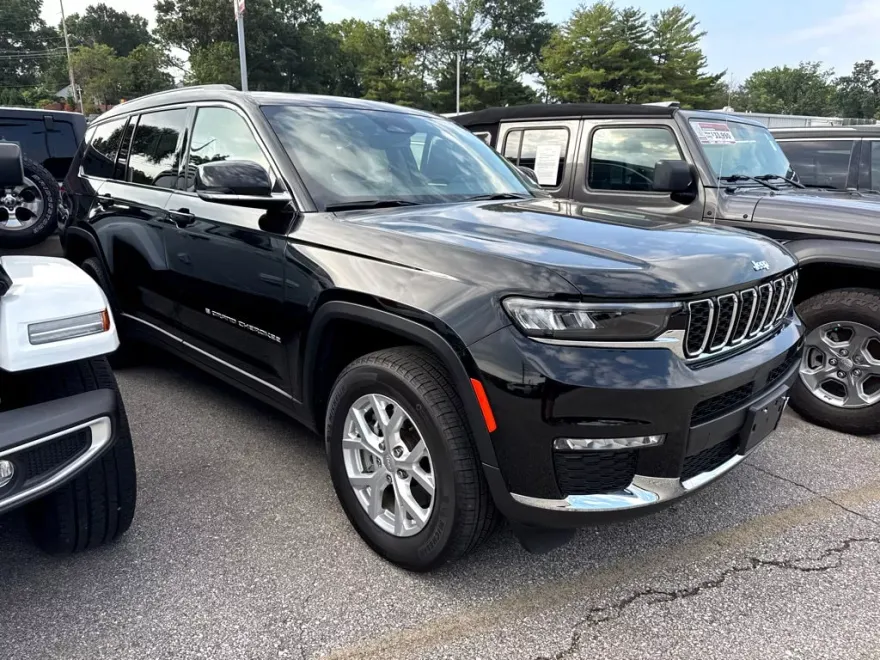2023 Jeep Grand Cherokee Limited photo 1