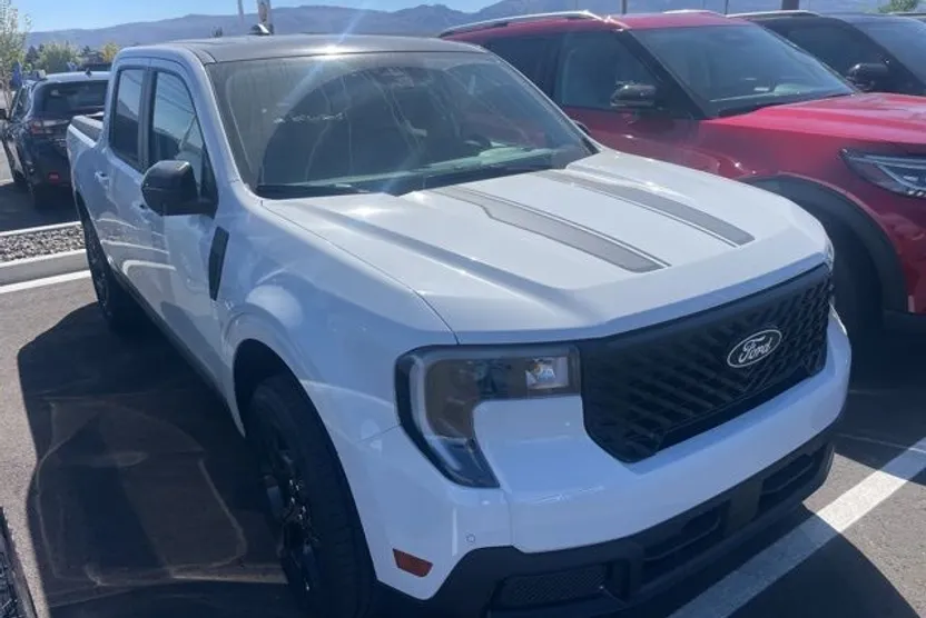 2025 Ford Maverick Lariat photo 1