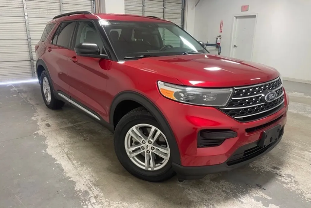 2024 Ford Explorer XLT photo 1