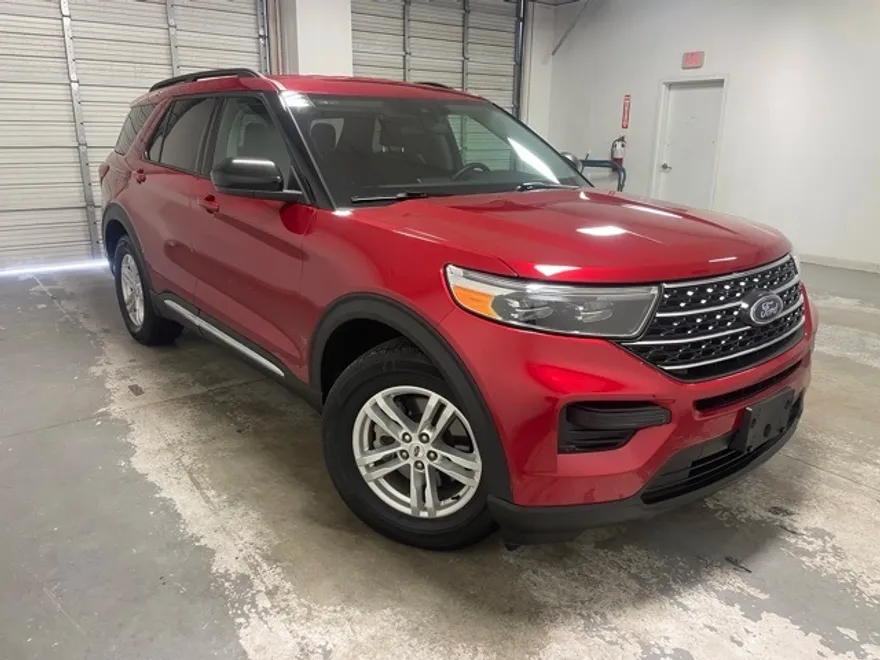 2024 Ford Explorer XLT photo 1