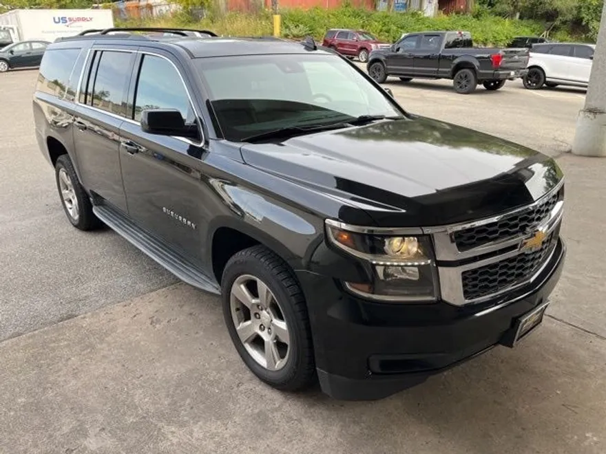 2016 Chevrolet Suburban LT photo 1