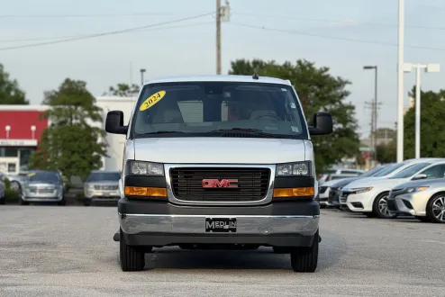 2024 Gmc Savana 2500 LT photo 2