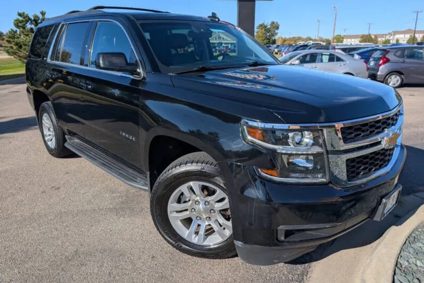 2016 Chevrolet Tahoe LT photo 1