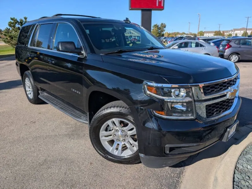 2016 Chevrolet Tahoe LT photo 1