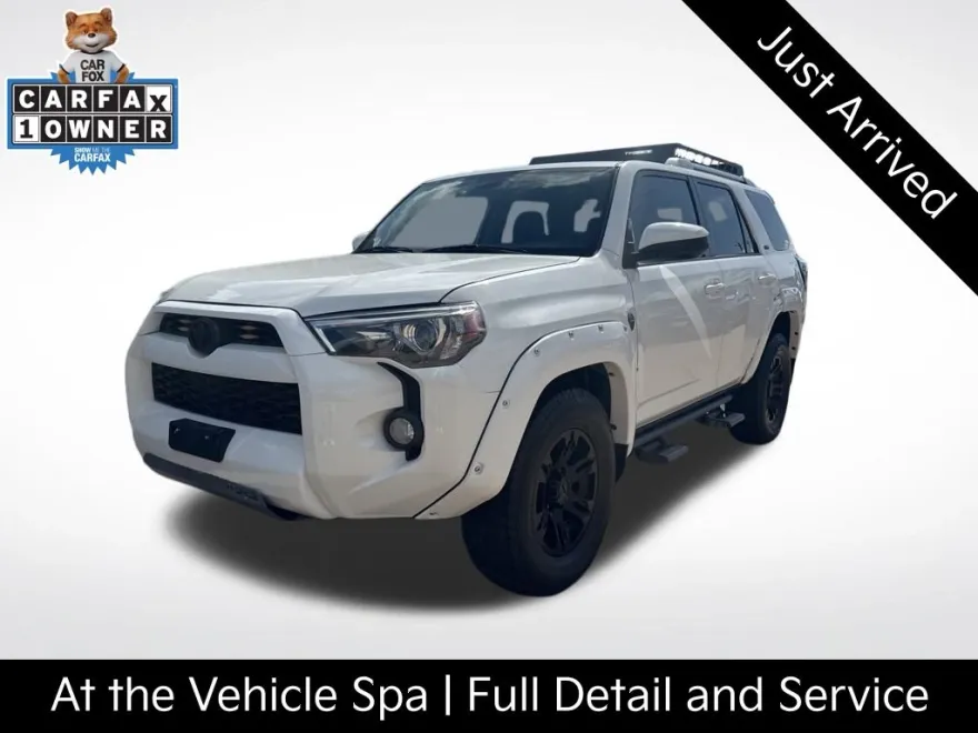 2017 Toyota 4Runner SR5 photo 1