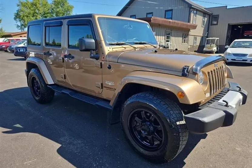 2015 Jeep Wrangler Unlimited Sahara photo 1