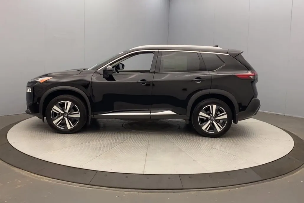 2023 Nissan Rogue SL photo 1