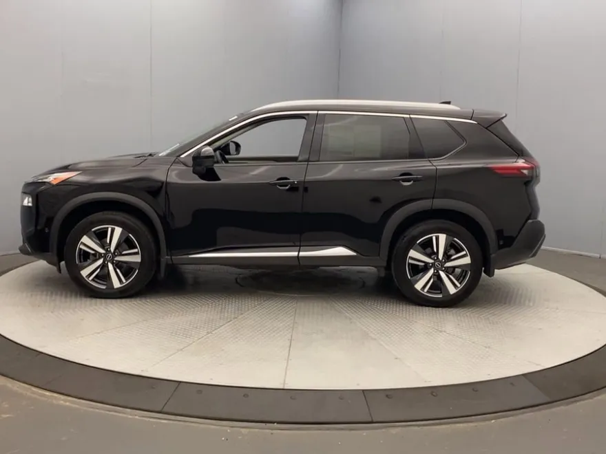 2023 Nissan Rogue SL photo 1