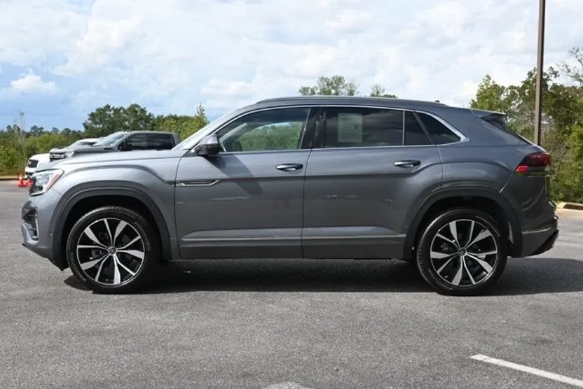 2024 Volkswagen Atlas Cross Sport SEL Premium R-Line photo 1