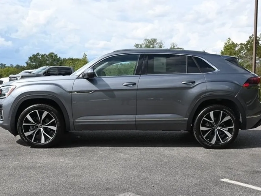 2024 Volkswagen Atlas Cross Sport SEL Premium R-Line photo 1
