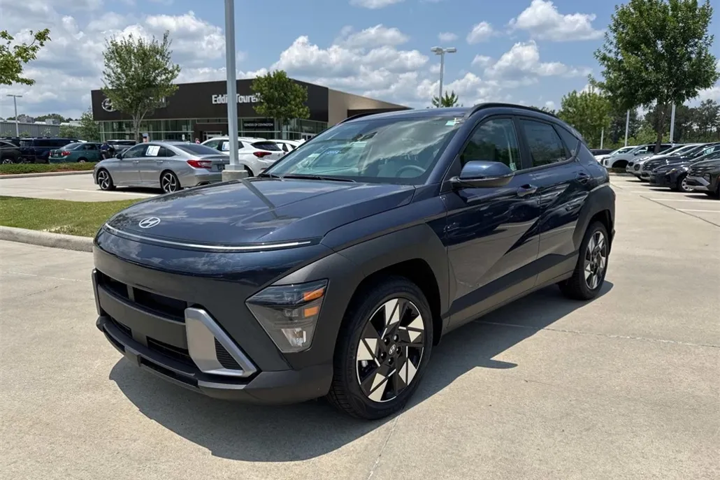 2025 Hyundai Kona SEL photo 1