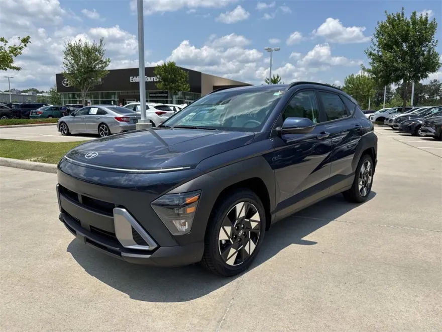 2025 Hyundai Kona SEL photo 1