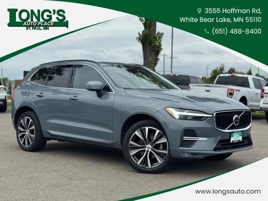 2022 Volvo XC60 Momentum photo 1