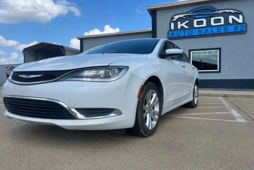 2015 Chrysler 200 Limited photo 1