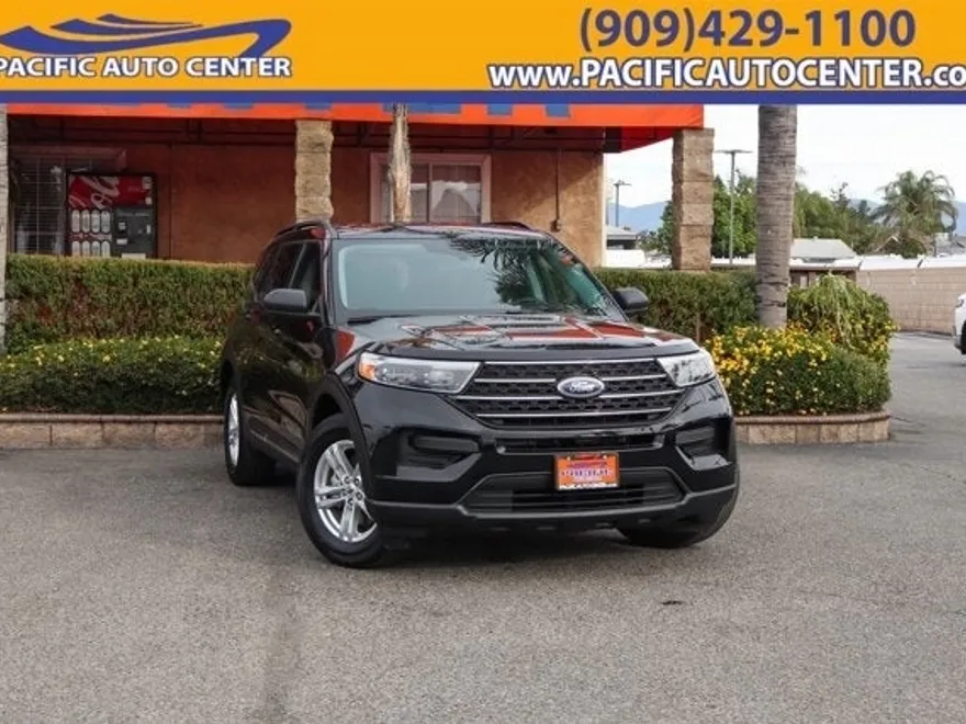 2023 Ford Explorer XLT photo 1