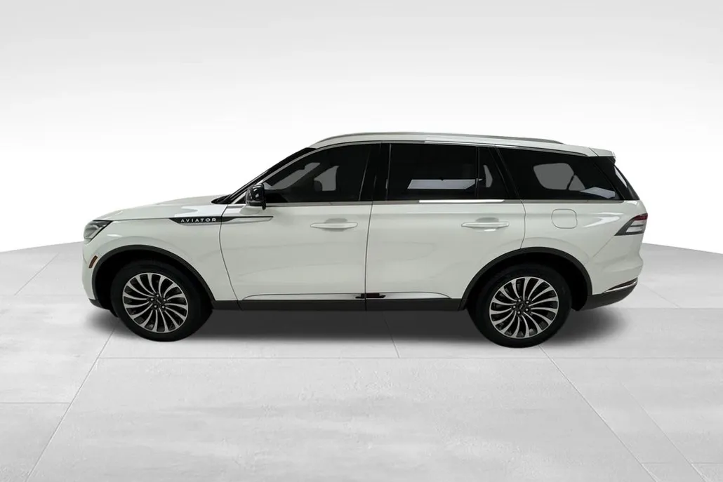 2023 Lincoln Aviator Standard photo 1