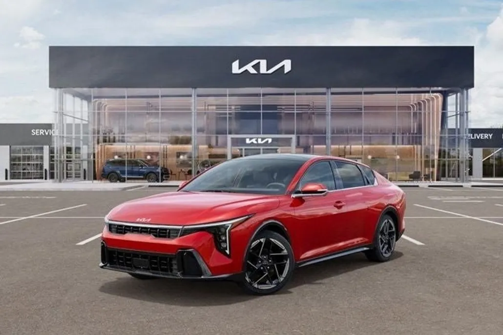 2025 Kia K4 GT-Line photo 1