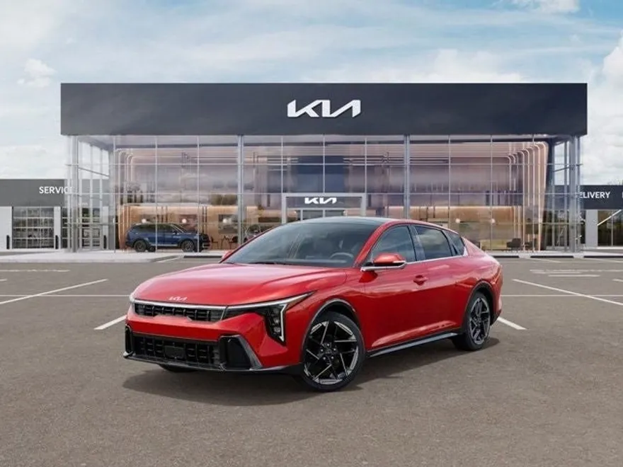 2025 Kia K4 GT-Line photo 1